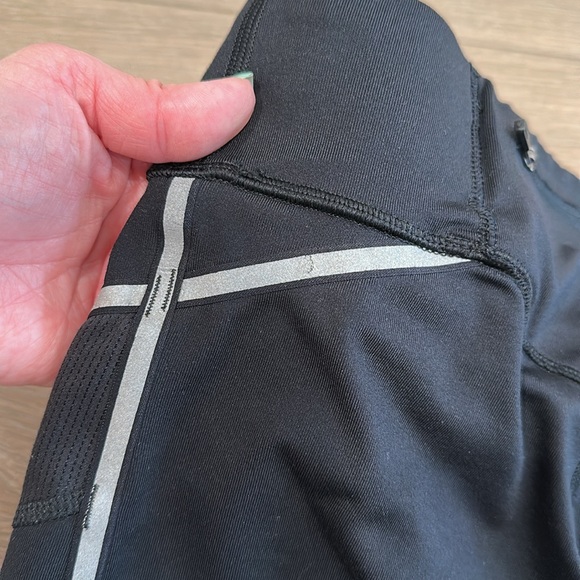 ATHLETA Black Reflective Stride Active Workout Gym Running Leggings Size Medium - Picture 13 of 13